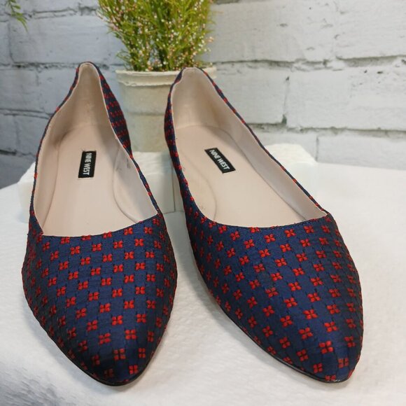WOMENS NINE WEST SPEAK UP FLATS, NAVY WITH RED DOTS, SIZE 9 - Picture 2 of 9